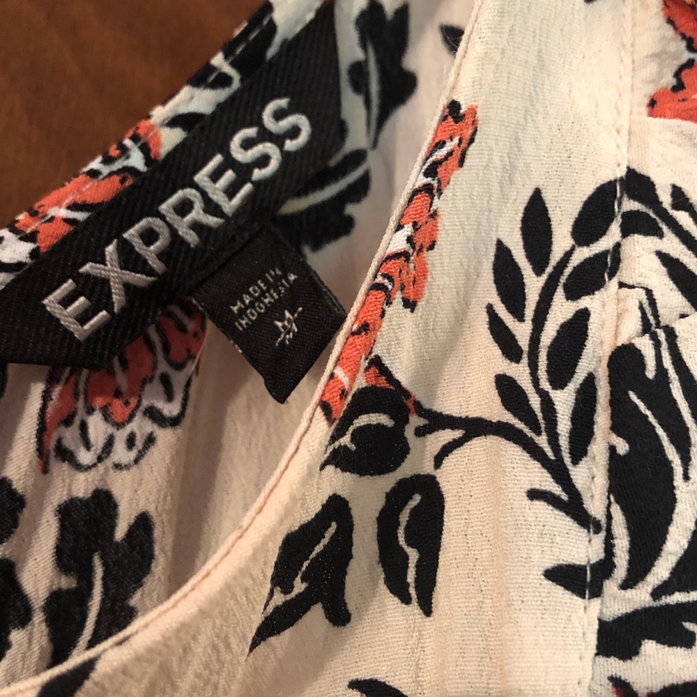 Express Ruffle Front Flutter Sleeve Romper - Picture 3 of 7